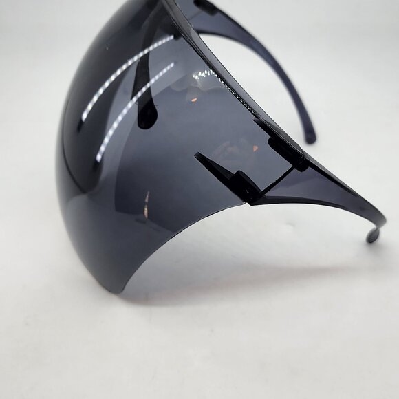 black face shield - Picture 3 of 5